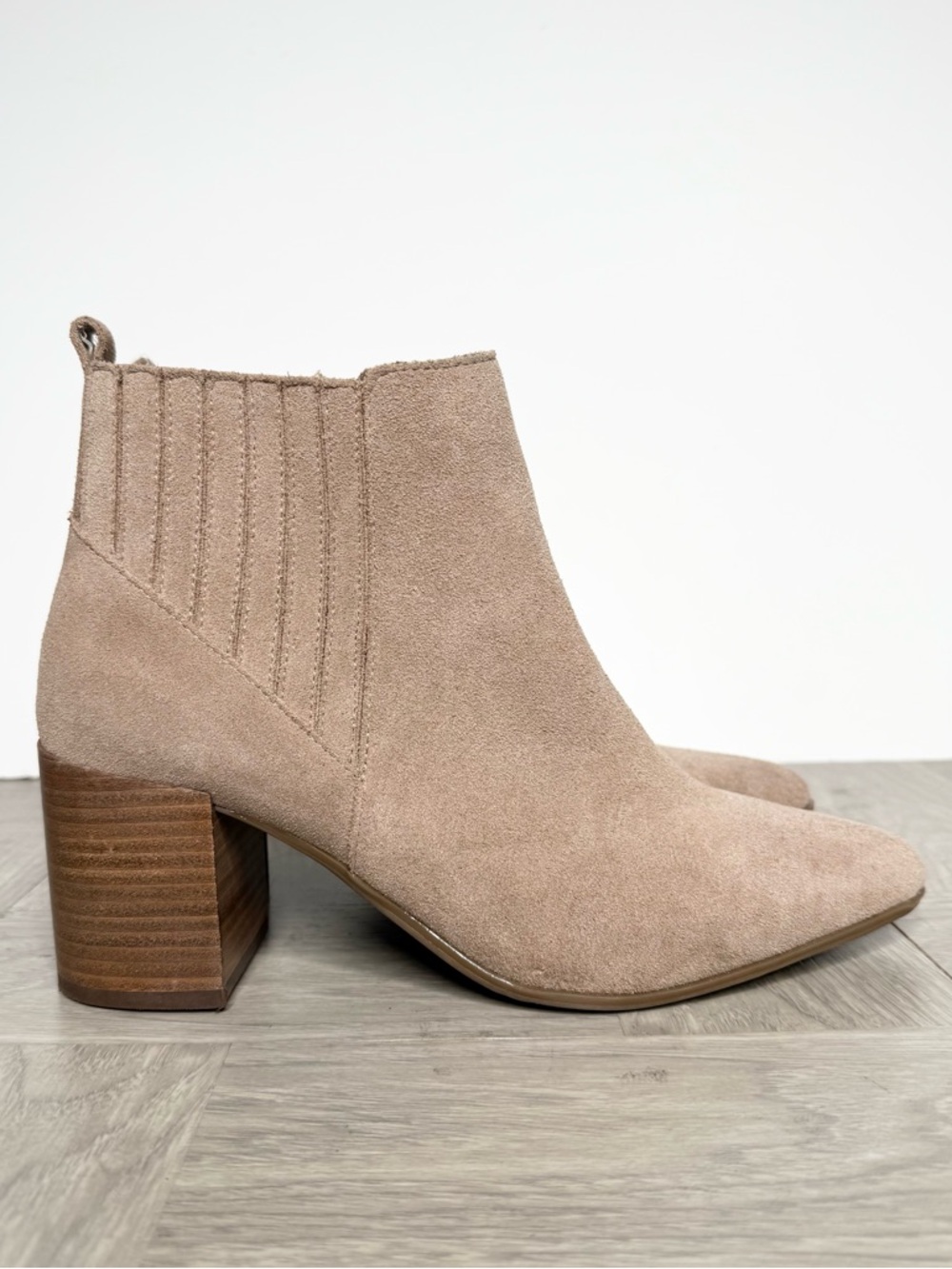 Blondo Laureece Tan Suede Stacked Heel Bootie 9 1/2 M